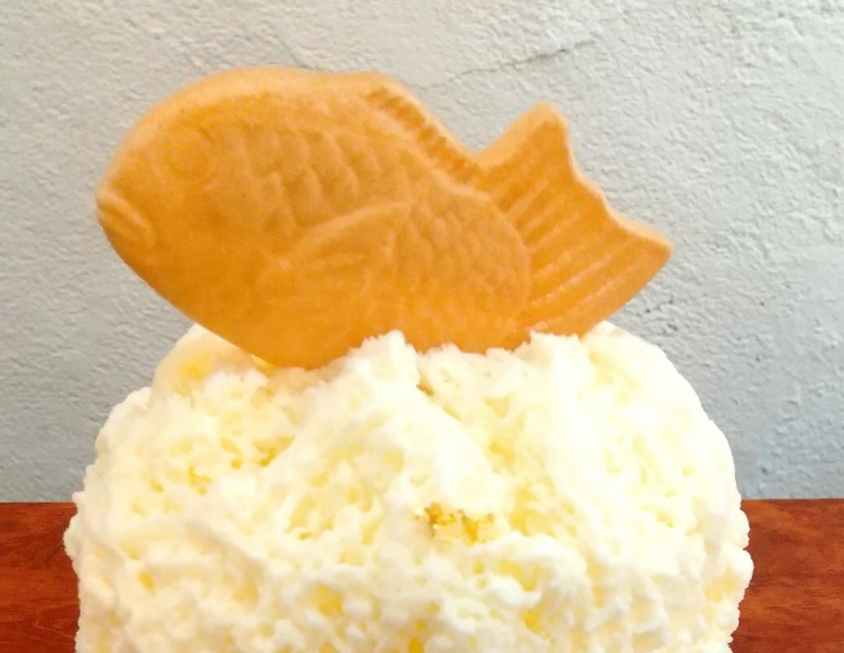fish shaped Wafer top on shaved ice